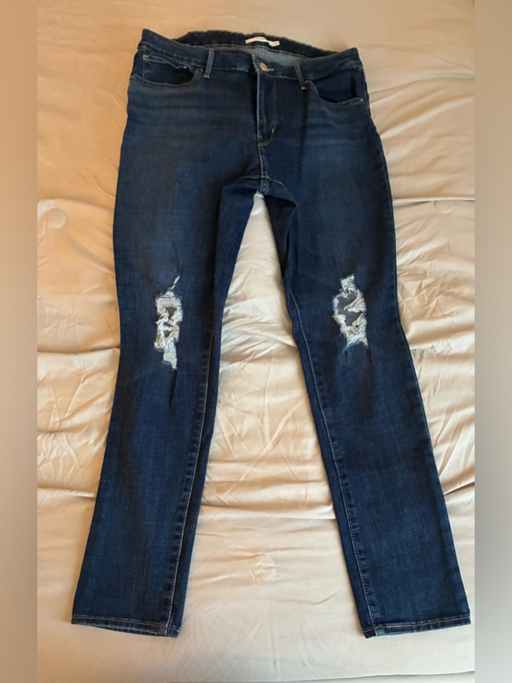 Levi's Dark Blue women’s Ripped Skinny Jeans
